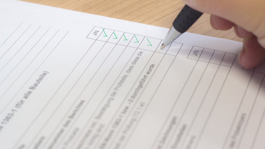 Checkliste und Stift © Phillip Neumann über Pixabay