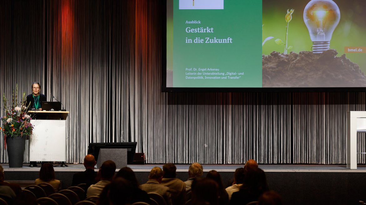 Prof. Dr. Engel Arkenau schloss die Veranstaltung mit dem Ausblick "Gestärkt in die Zukunft". © Holger Gross/BMEL