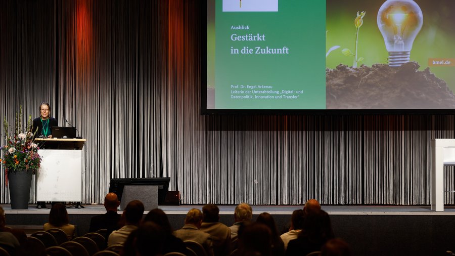 Prof. Dr. Engel Arkenau schloss die Veranstaltung mit dem Ausblick "Gestärkt in die Zukunft". © Holger Gross/BMEL