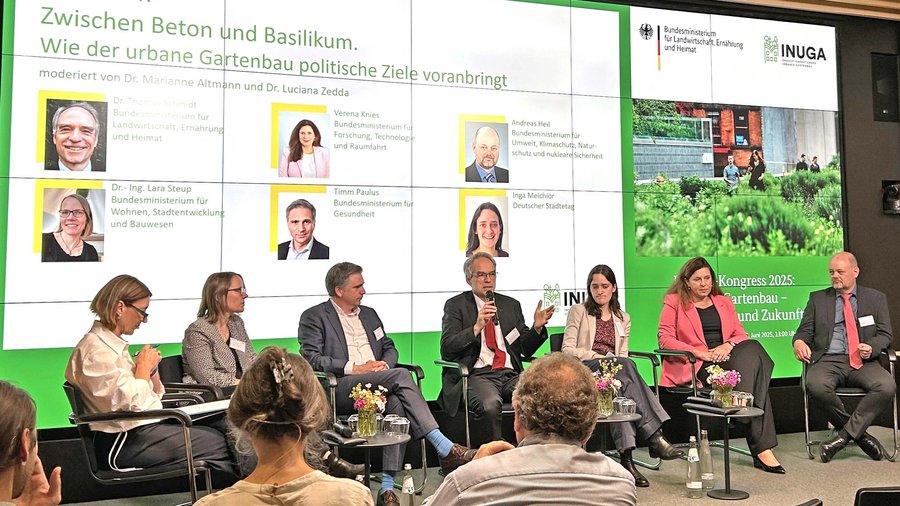 Eine Gesprächsrunde auf der Bühne